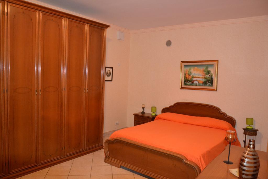 Low Cost La Meridiana Hotel Zafferana Etnea Habitación foto